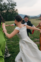 Load image into Gallery viewer, Jadeite Pearl Earrings