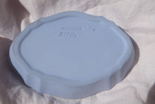 Load image into Gallery viewer, Wedgwood Vintage Dish No. 03
