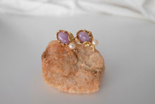 Load image into Gallery viewer, Lavender Jadeite and Pearl Earrings
