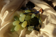 Load image into Gallery viewer, Serpentine Stone ("jade") Grapes
