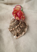 Load image into Gallery viewer, Pearl Pendant
