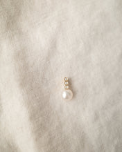 Load image into Gallery viewer, Pearl Pendant
