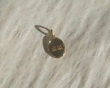 Load image into Gallery viewer, Mom Pendant in Chinese
